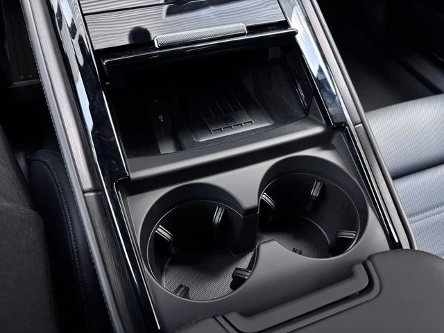 2026 Porsche Panamera - Image 24 of 31
