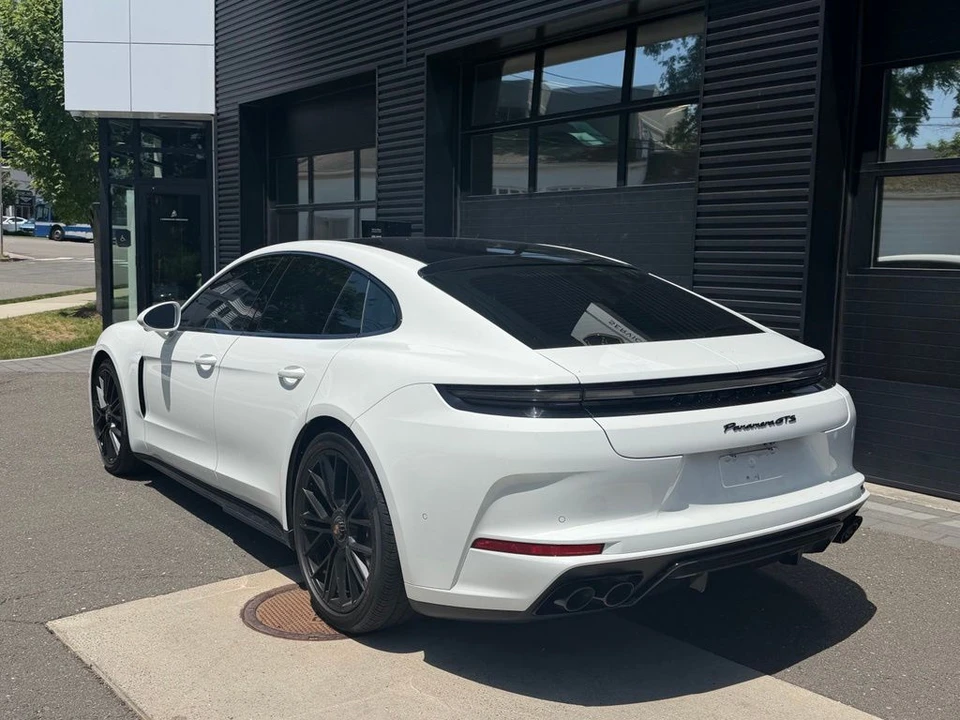 2026 Porsche 976 Panamera - Image 2 of 6