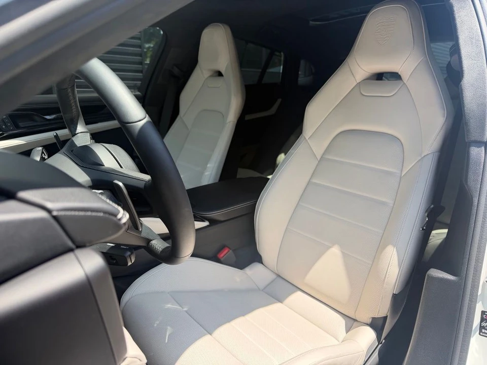 2026 Porsche 976 Panamera - Image 4 of 6
