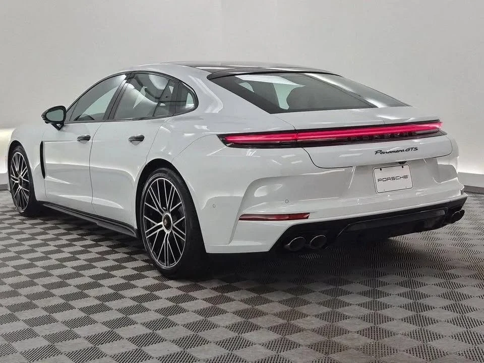 2026 Porsche 976 Panamera - Image 3 of 20
