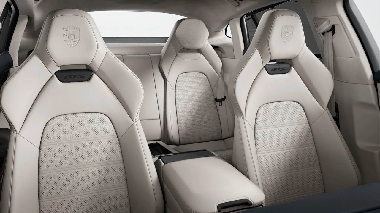 2026 Porsche Panamera - Image 9 of 10