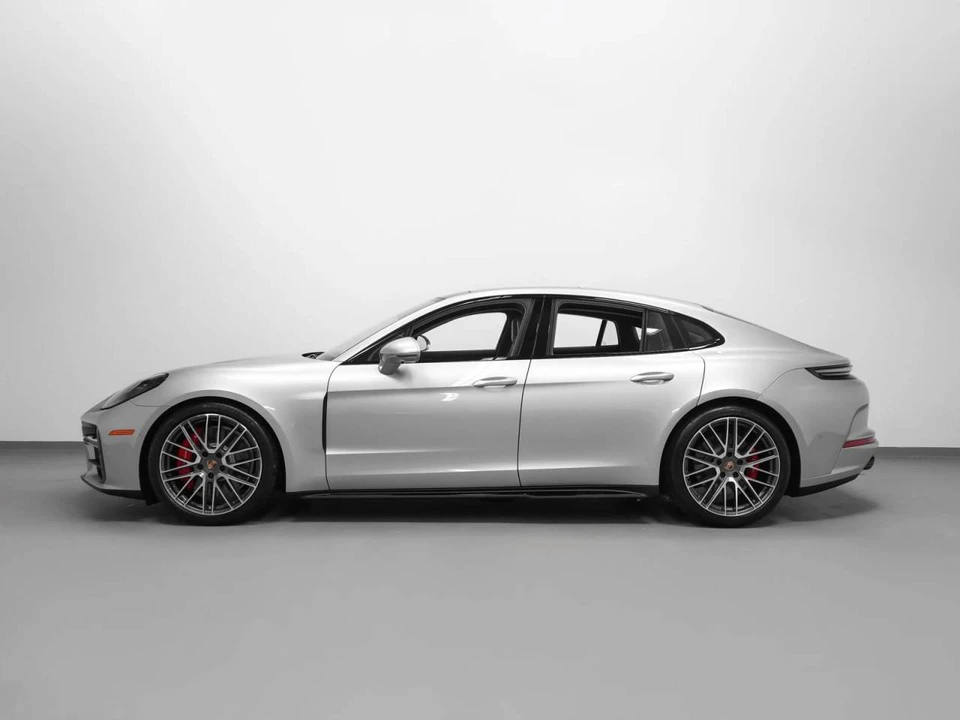 2026 Porsche 976 Panamera - Image 2 of 5