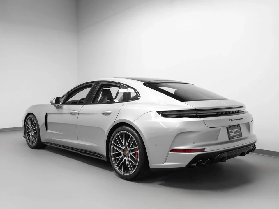 2026 Porsche 976 Panamera - Image 3 of 5