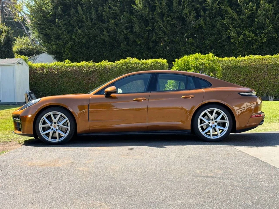 2026 Porsche 976 Panamera - Image 2 of 5