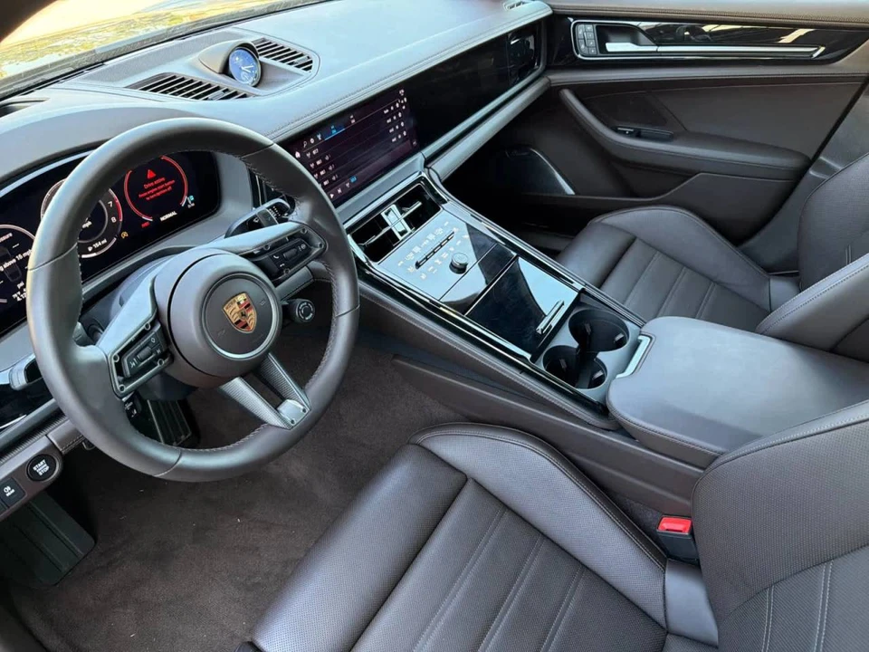 2026 Porsche 976 Panamera - Image 4 of 5