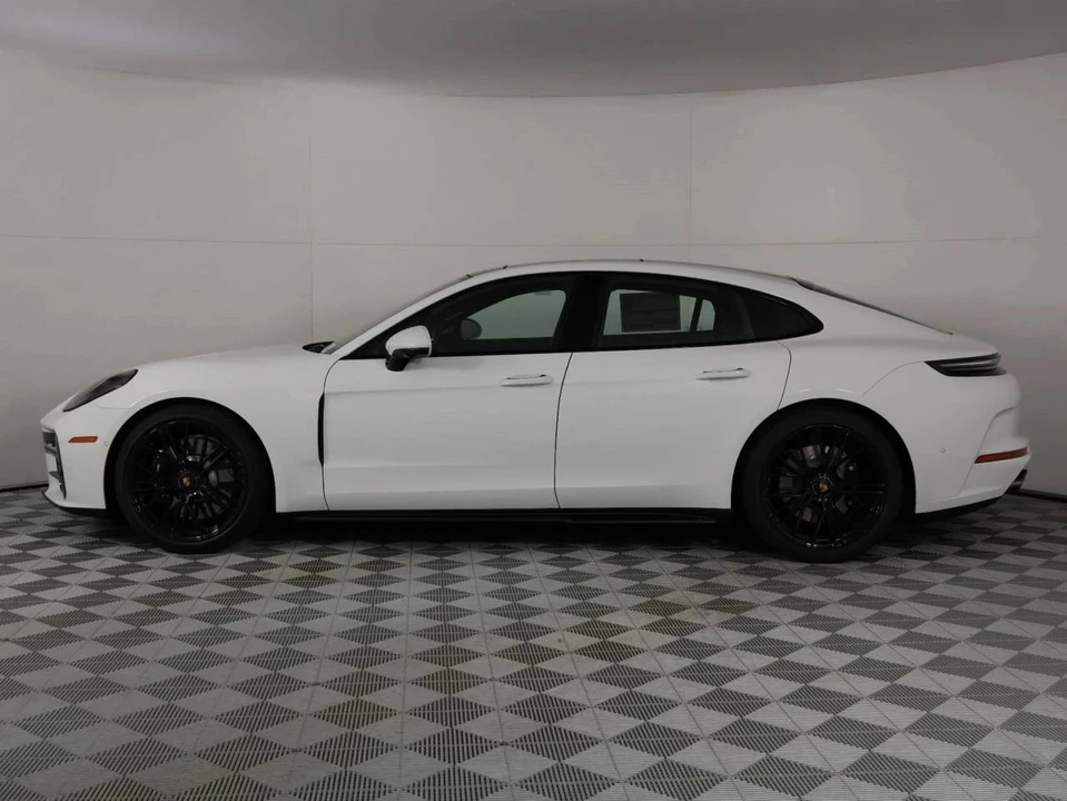 2026 Porsche 976 Panamera - Image 2 of 5