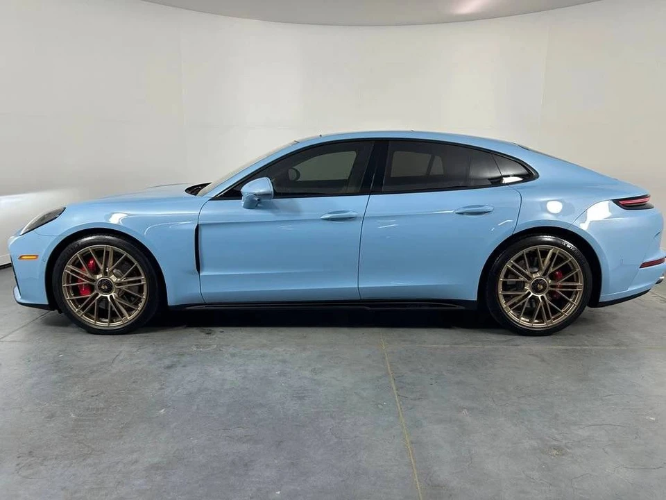 2026 Porsche 976 Panamera - Image 2 of 5