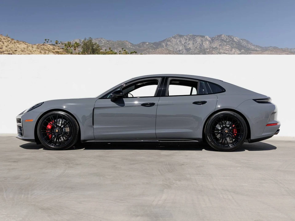2026 Porsche 976 Panamera - Image 2 of 5
