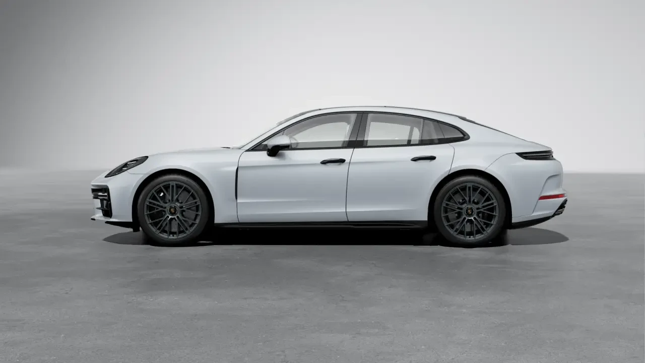 2026 Porsche Panamera - Image 16 of 31