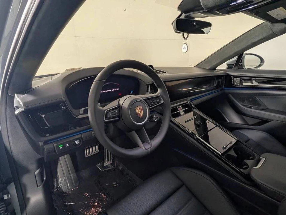 2026 Porsche 976 Panamera - Image 4 of 4