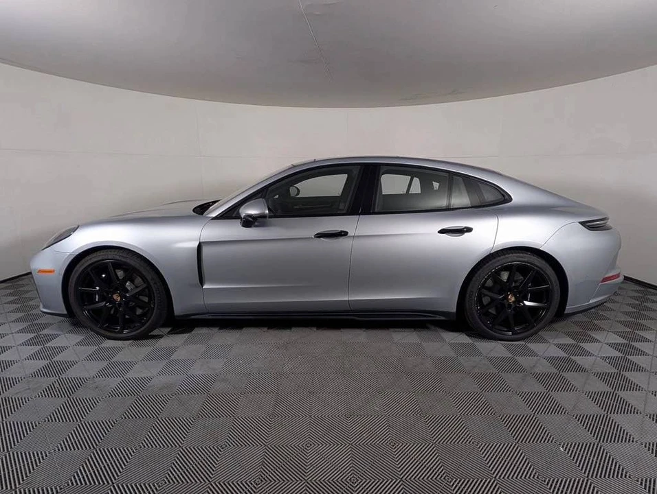 2026 Porsche 976 Panamera - Image 2 of 4