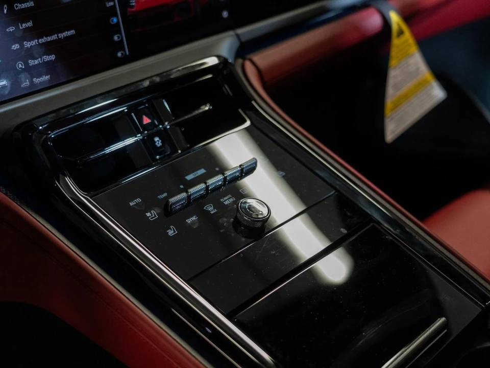 2026 Porsche Panamera - Image 23 of 30