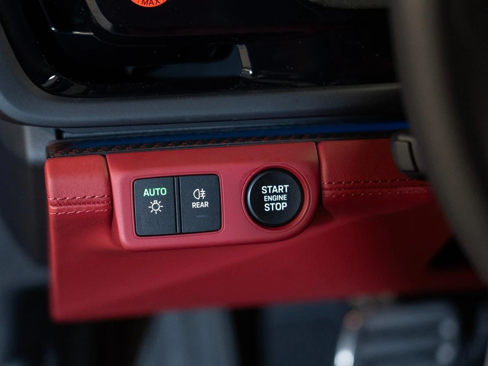 2026 Porsche Panamera - Image 25 of 30