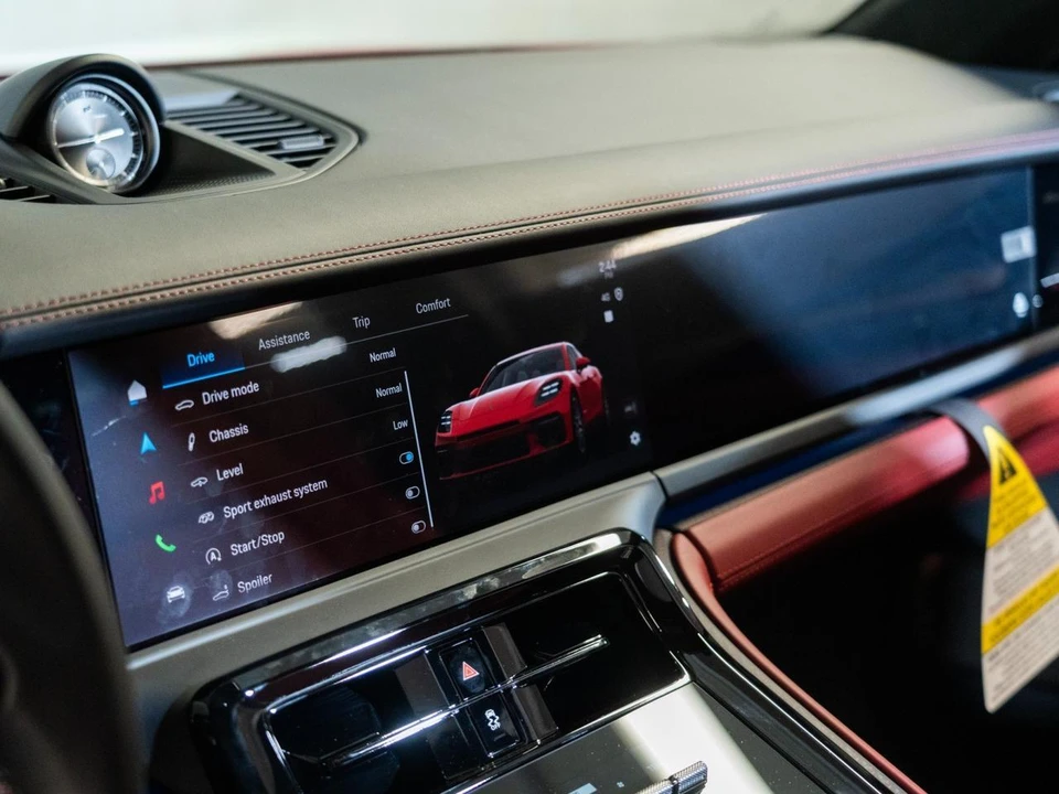 2026 Porsche Panamera - Image 22 of 30