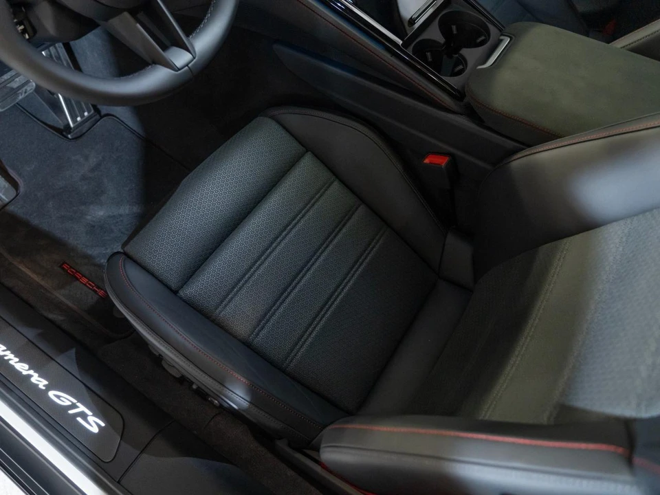 2026 Porsche Panamera - Image 14 of 29