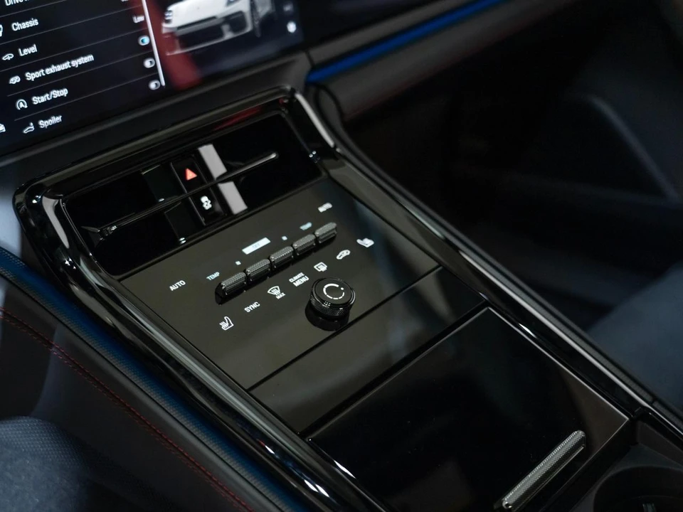 2026 Porsche Panamera - Image 21 of 29