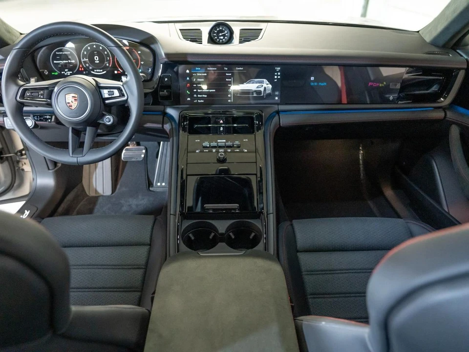 2026 Porsche Panamera - Image 25 of 29