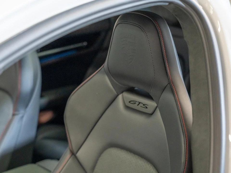 2026 Porsche Panamera - Image 24 of 29