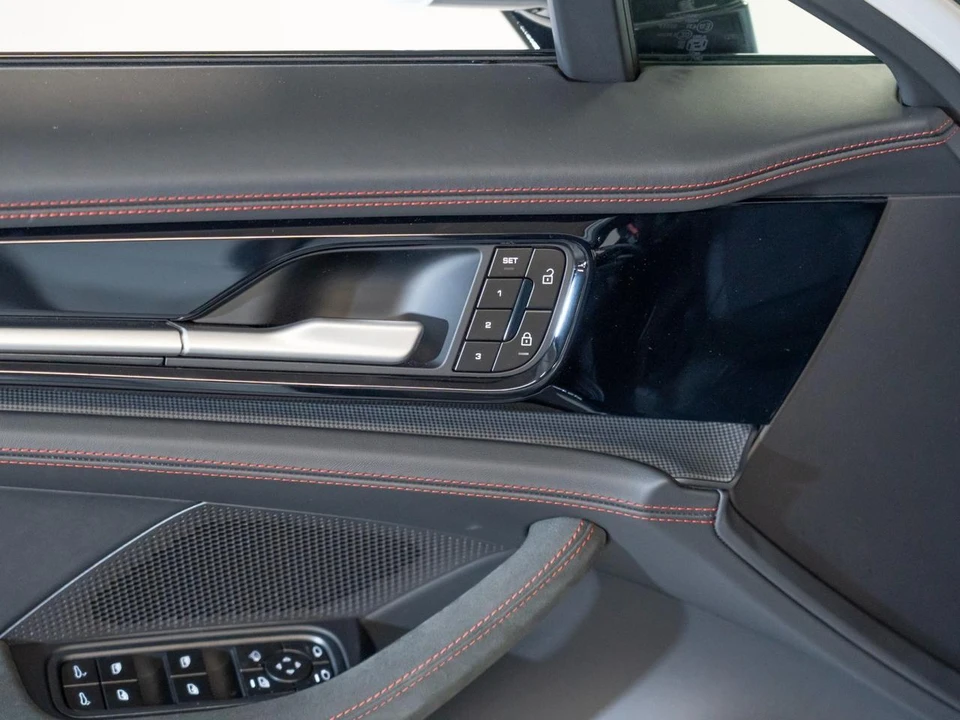 2026 Porsche Panamera - Image 17 of 29