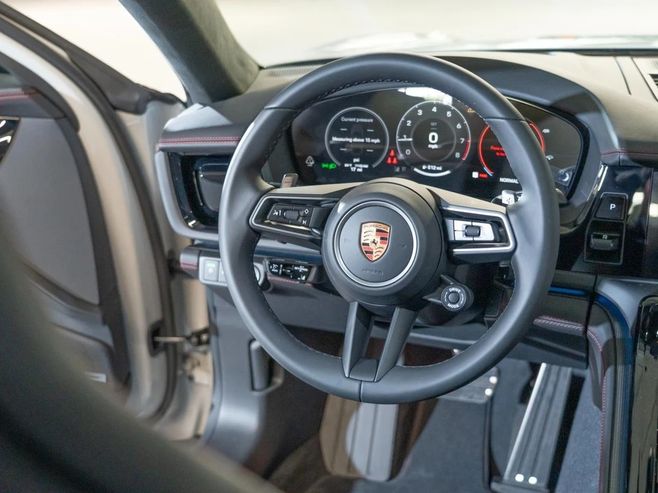 2026 Porsche Panamera - Image 27 of 29