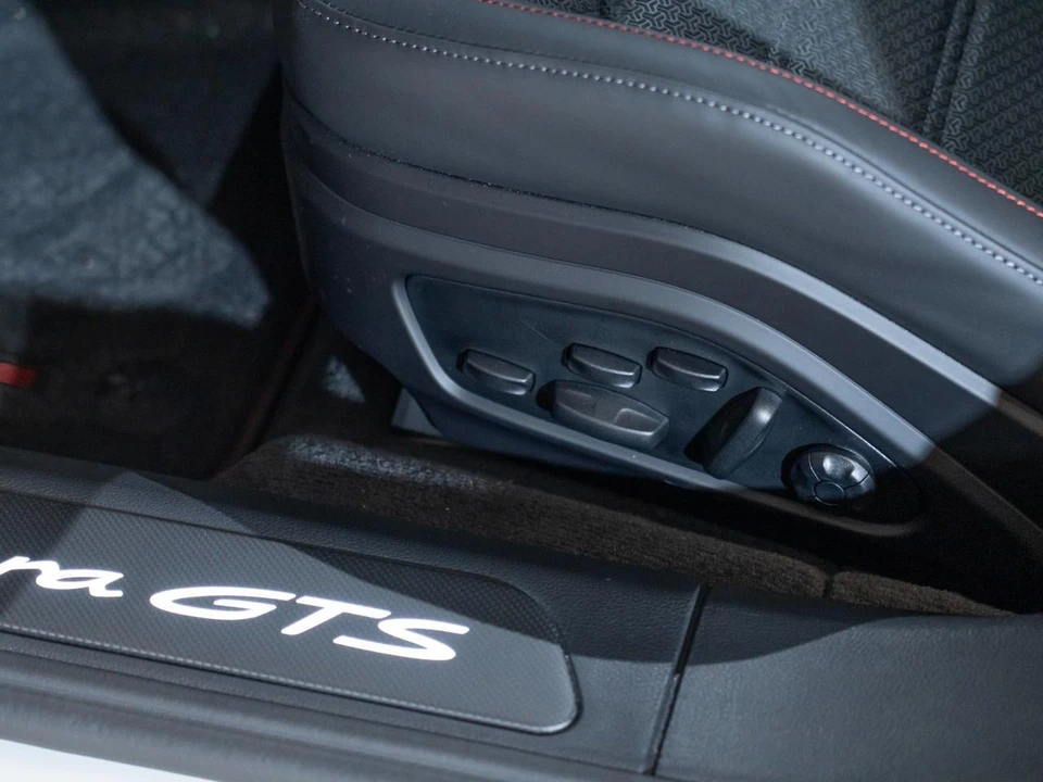 2026 Porsche Panamera - Image 13 of 29