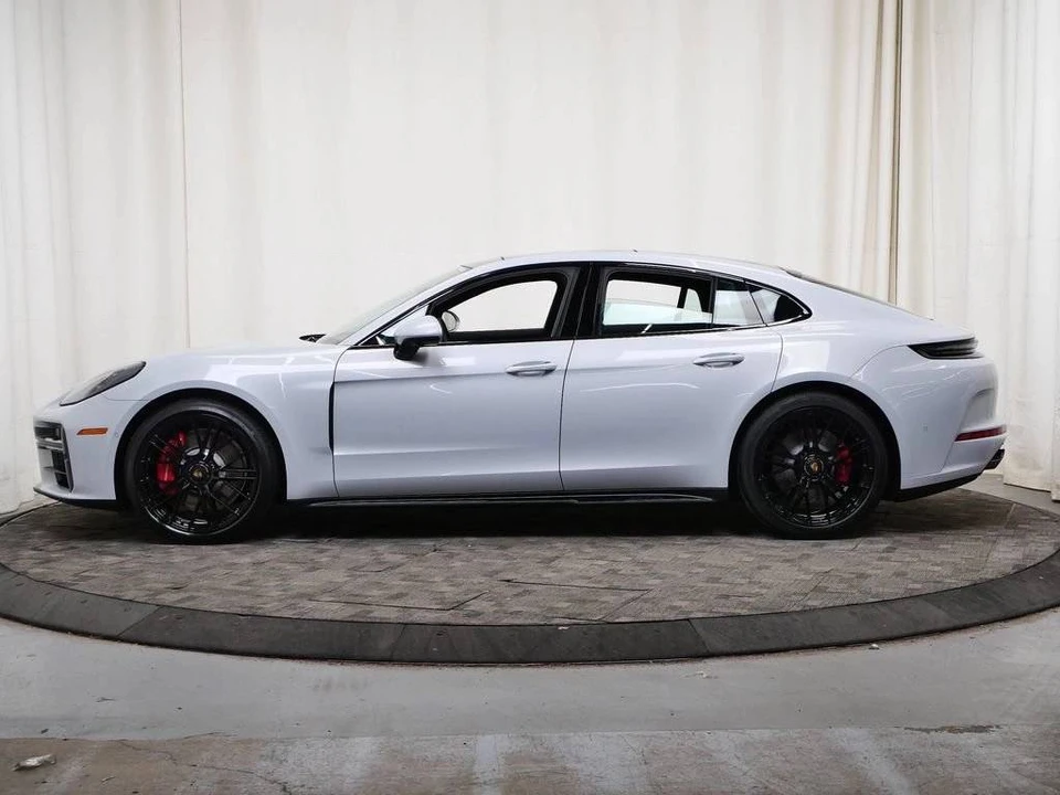 2026 Porsche 976 Panamera - Image 2 of 5