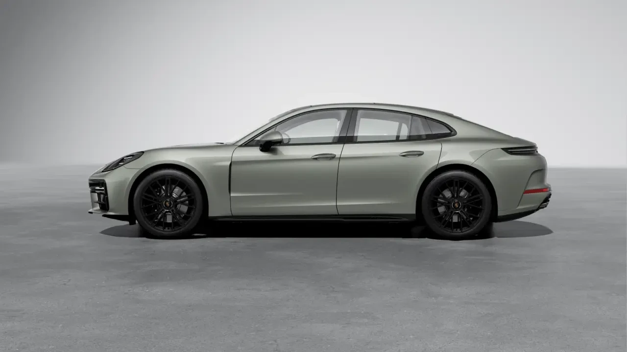 2026 Porsche Panamera - Image 16 of 31