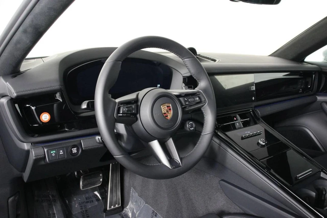 2026 Porsche 976 Panamera - Image 4 of 5
