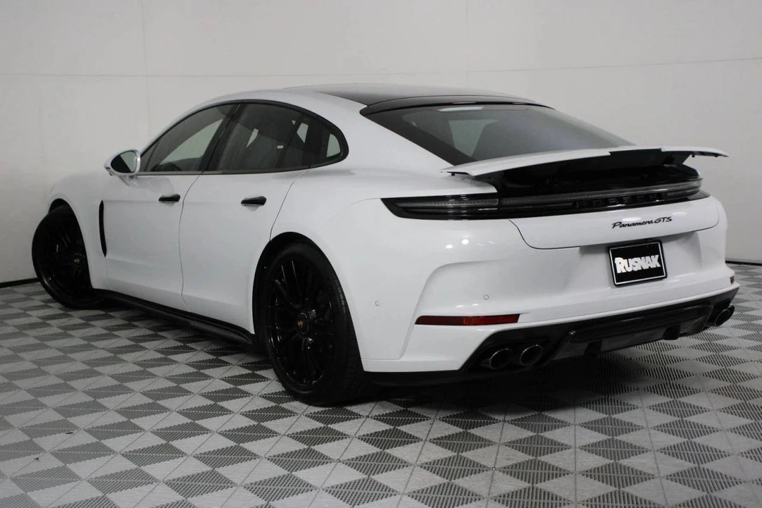 2026 Porsche 976 Panamera - Image 3 of 5