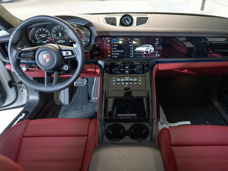 2026 Porsche Panamera - Image 26 of 29