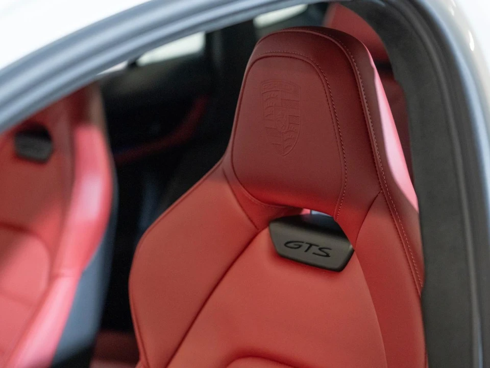 2026 Porsche Panamera - Image 25 of 29