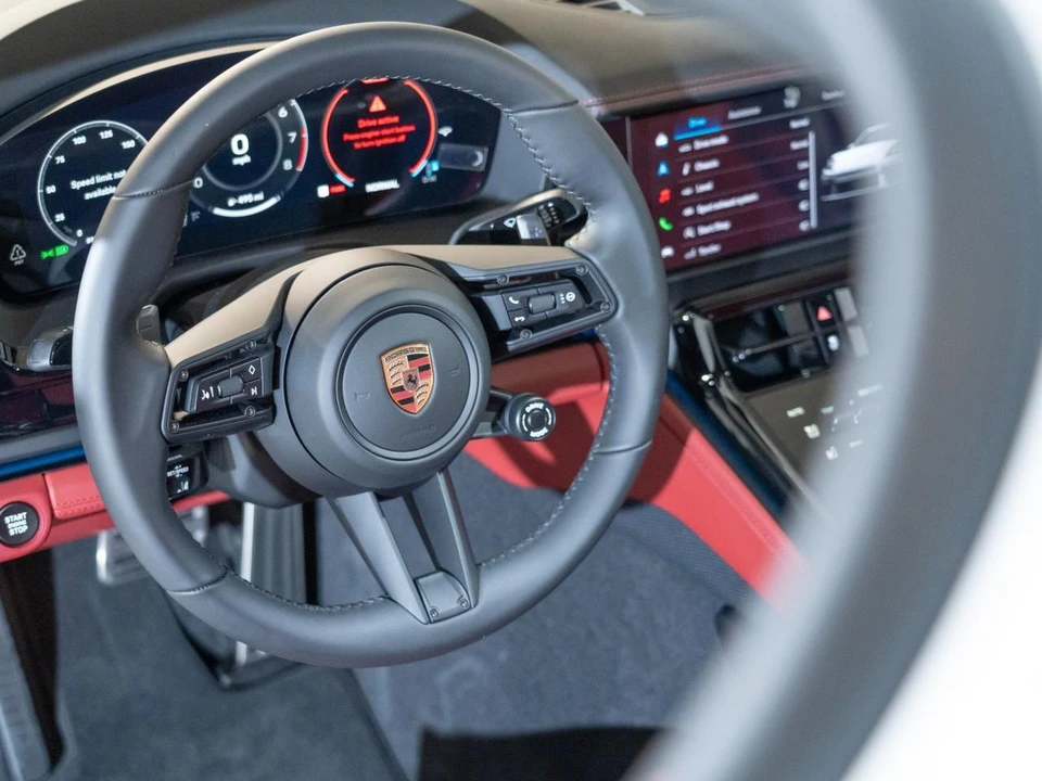 2026 Porsche Panamera - Image 15 of 29