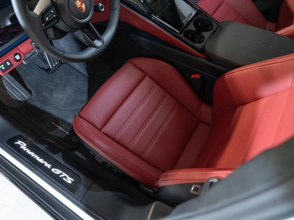 2026 Porsche Panamera - Image 14 of 29