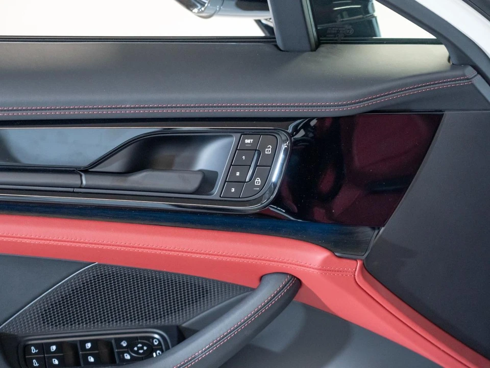 2026 Porsche Panamera - Image 17 of 29