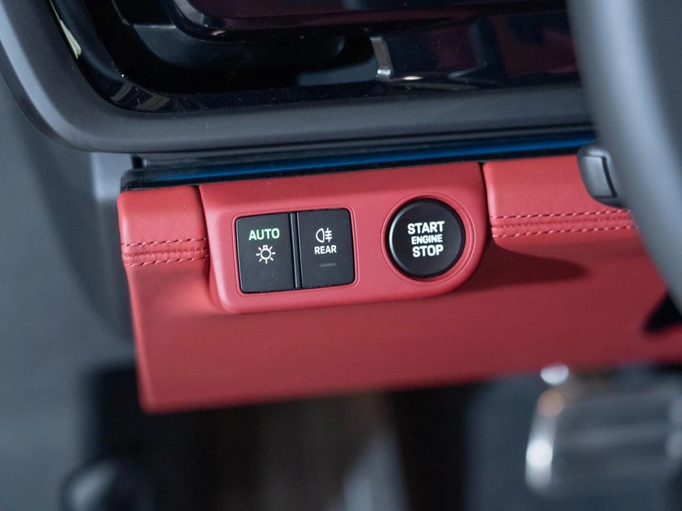 2026 Porsche Panamera - Image 24 of 29