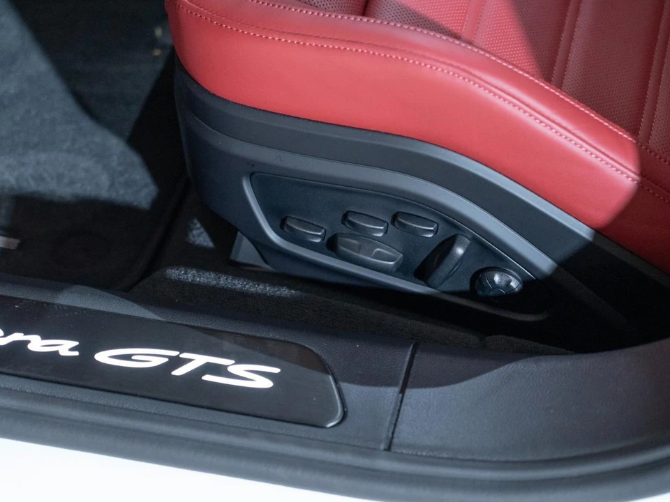 2026 Porsche Panamera - Image 13 of 29