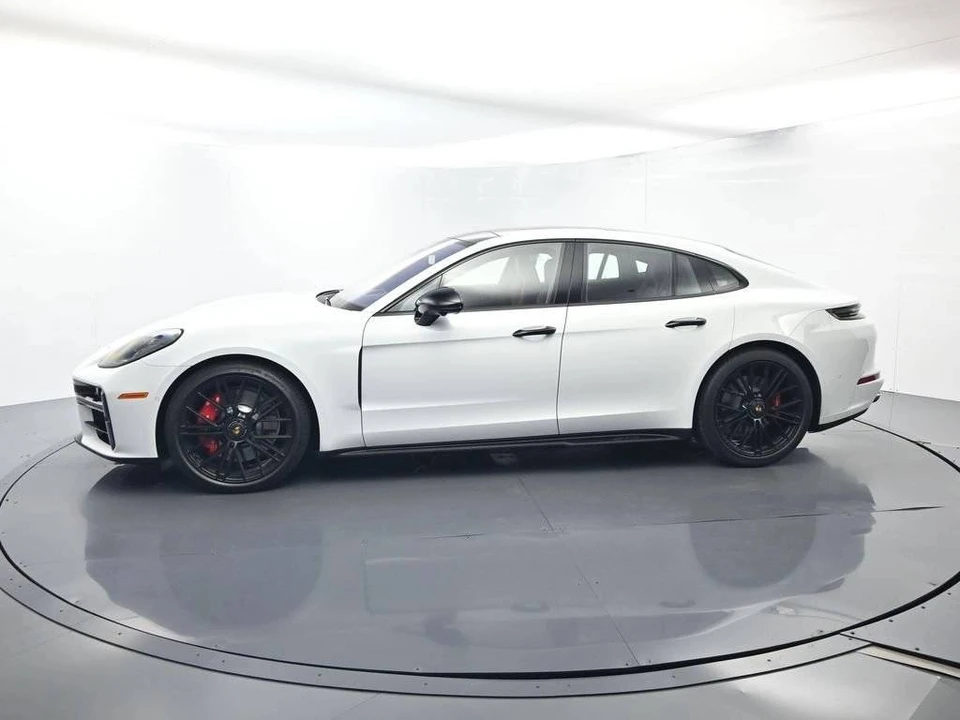 2026 Porsche 976 Panamera - Image 2 of 4