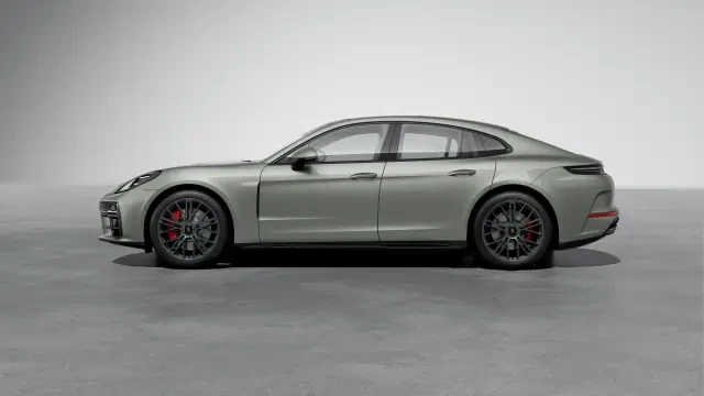 2026 Porsche Panamera - Image 15 of 31