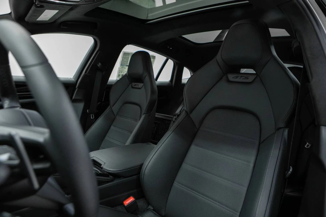 2026 Porsche 976 Panamera - Image 5 of 5