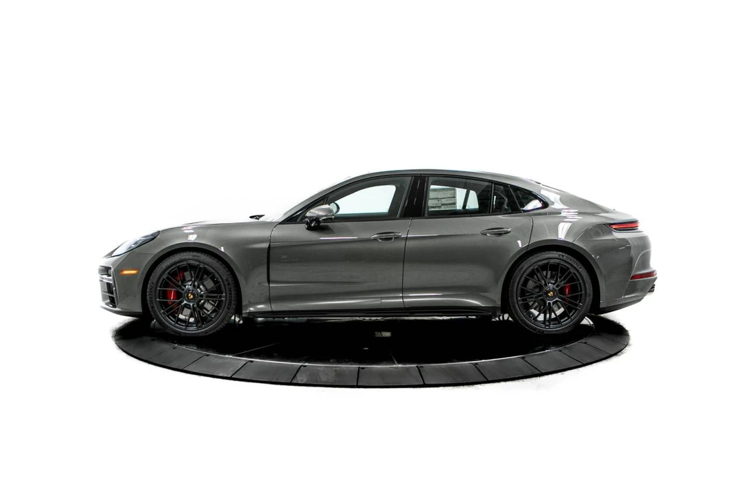 2026 Porsche 976 Panamera - Image 2 of 5