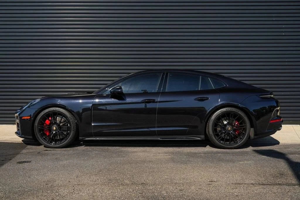 2026 Porsche 976 Panamera - Image 2 of 5