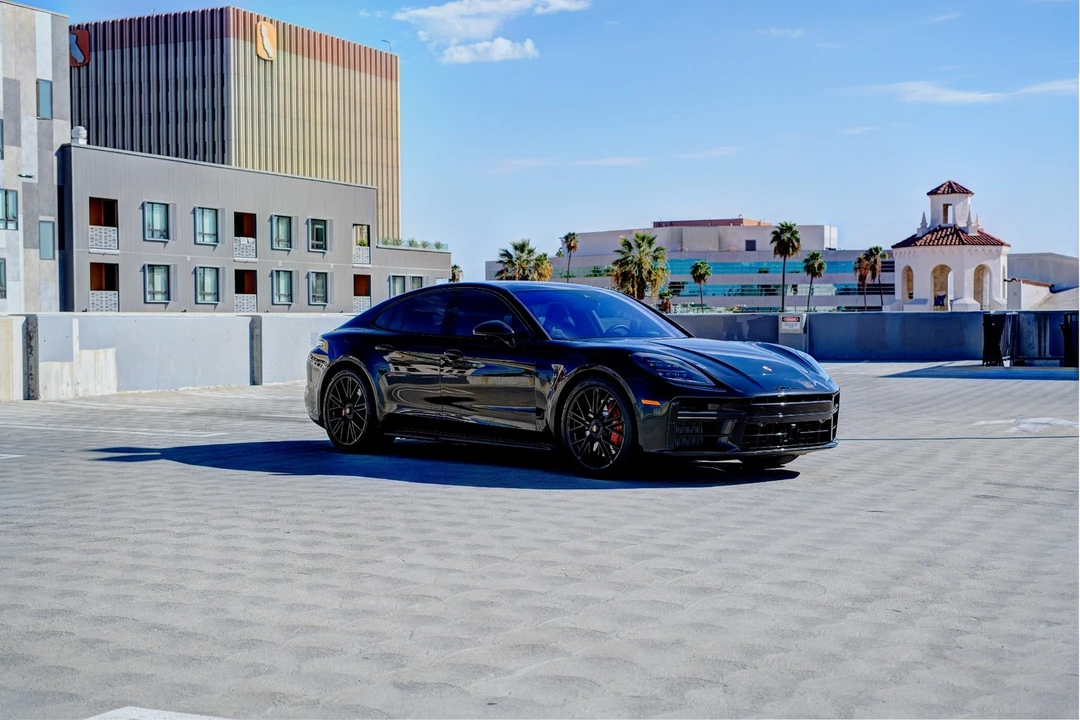 2026 Porsche 976 Panamera - Image 7 of 31