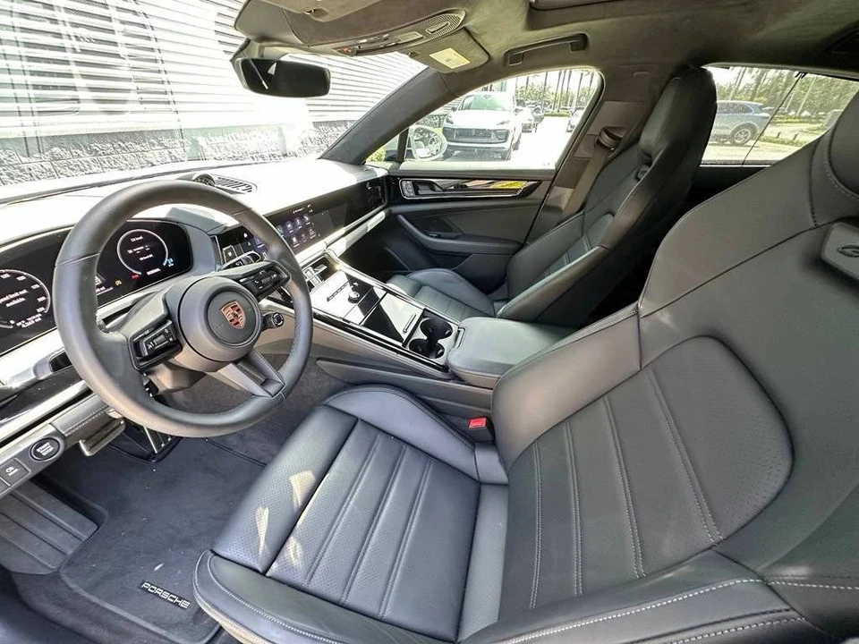 2026 Porsche 976 Panamera - Image 4 of 5