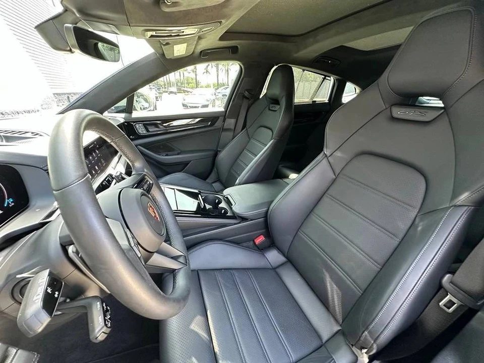 2026 Porsche 976 Panamera - Image 5 of 5
