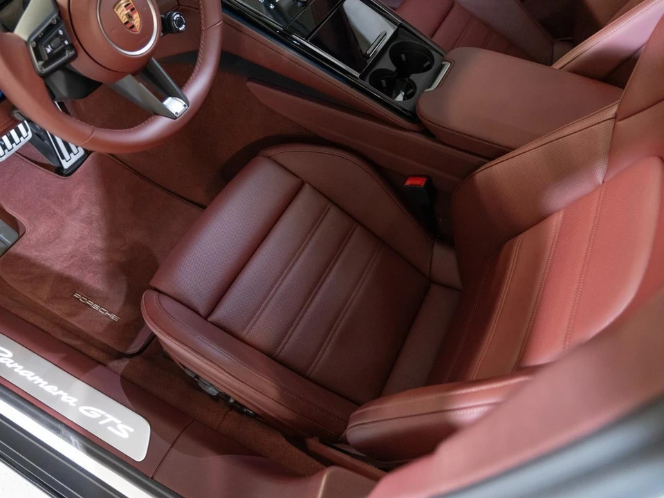 2026 Porsche Panamera - Image 14 of 30