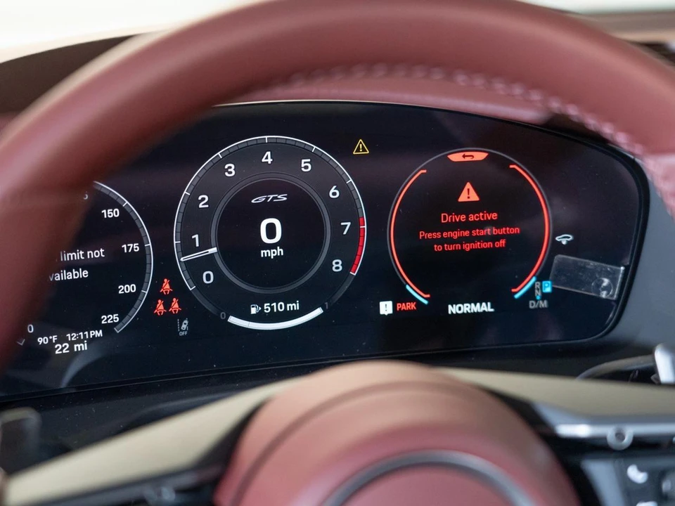2026 Porsche Panamera - Image 19 of 30
