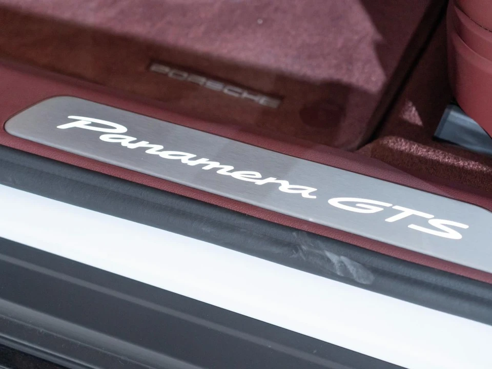 2026 Porsche Panamera - Image 12 of 30