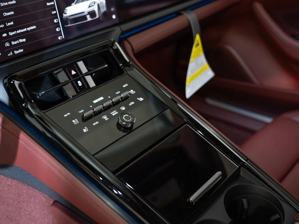 2026 Porsche Panamera - Image 22 of 30
