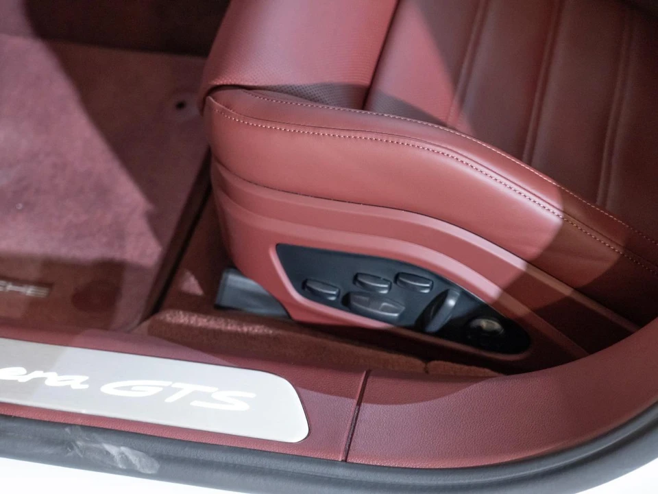 2026 Porsche Panamera - Image 13 of 30