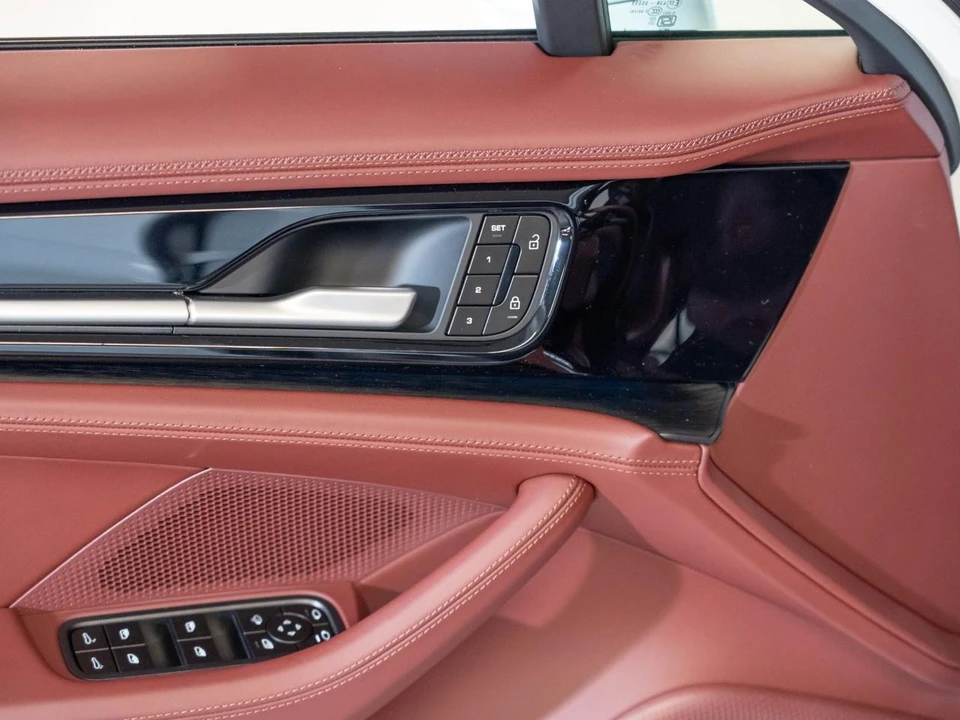 2026 Porsche Panamera - Image 17 of 30